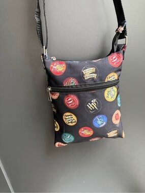 Harry Potter Badges & Icons Passport Crossbody Bag